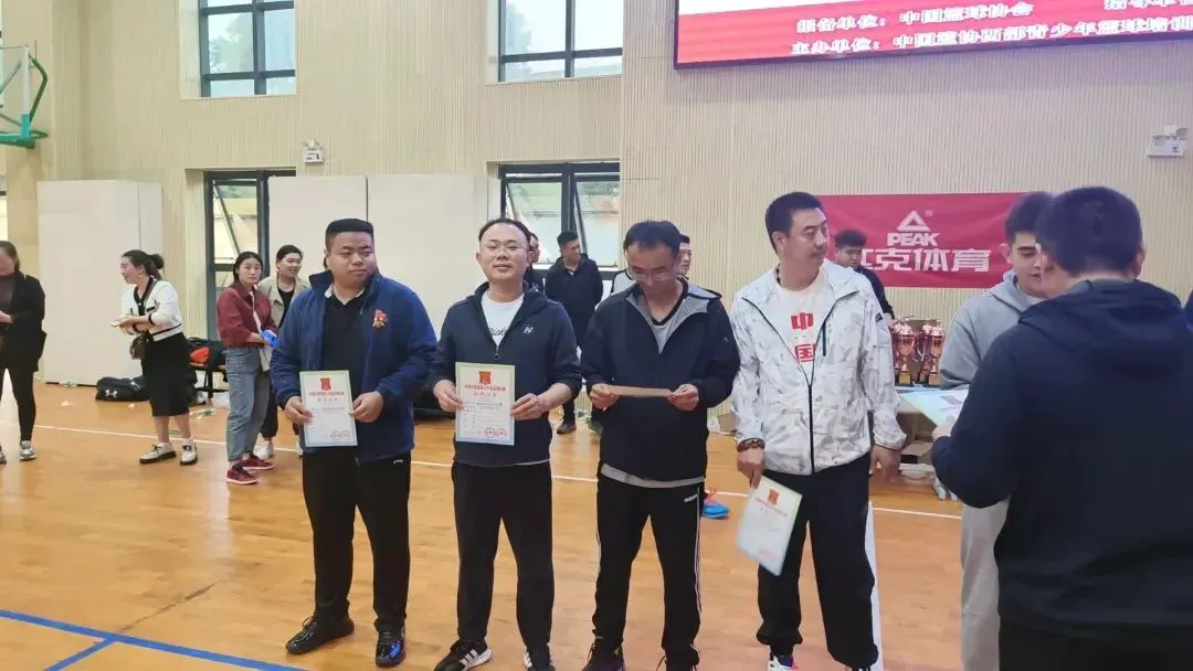 儿童篮球爱好者如何从小培养获奖能力_1